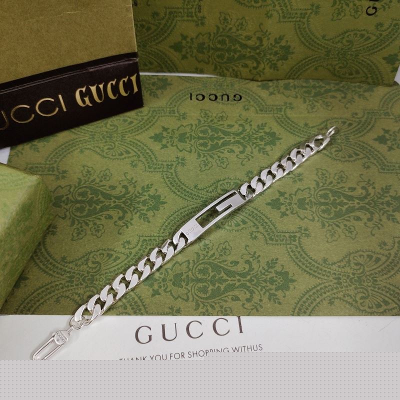G*u*i bracelets
